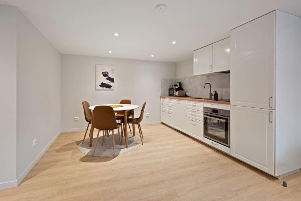 Practical Basement Apt With All Home Comforts Close To City Centre Στάβανγκερ Εξωτερικό φωτογραφία